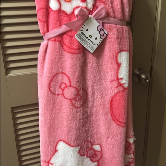 Hello Kitty Fur Bow blanket